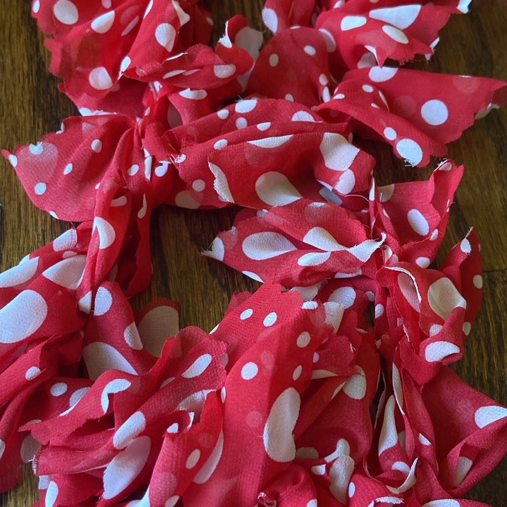 Beautiful scarf! - Picture 3 of 3